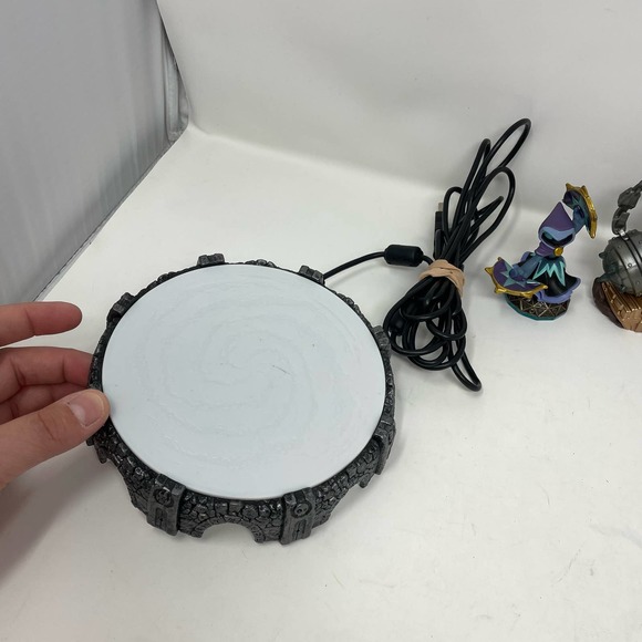 Skylander Activision Figures & Pad Lot of 9 Gem - Picture 6 of 6